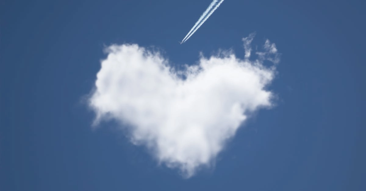 Поэтический полет Lucky Jet в романтических небесах